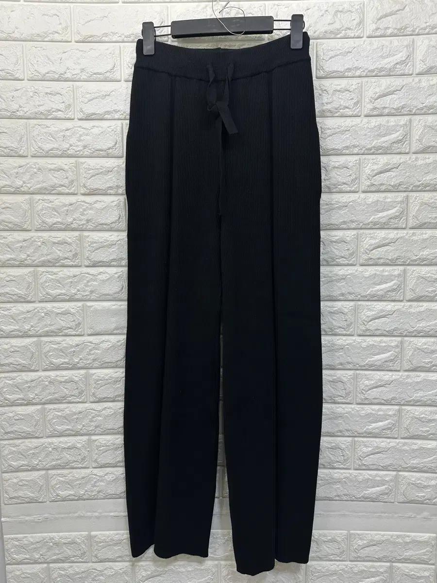 써스데이아일랜드 니트팬츠 M