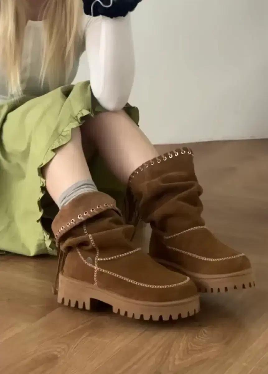 여밈[X YASE] pigtail boots (suede camel)