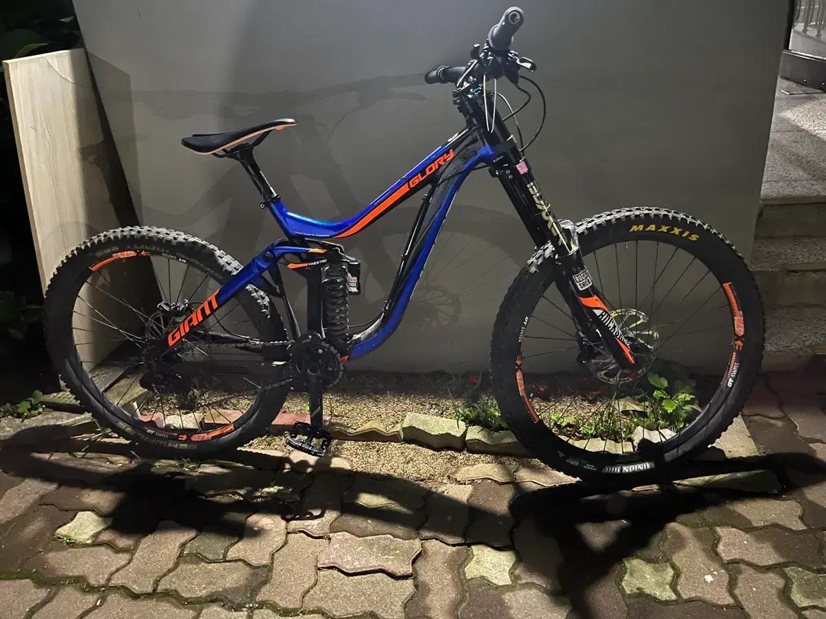 자이언트 글로리 2017 m사이즈 판매합니다. MTB