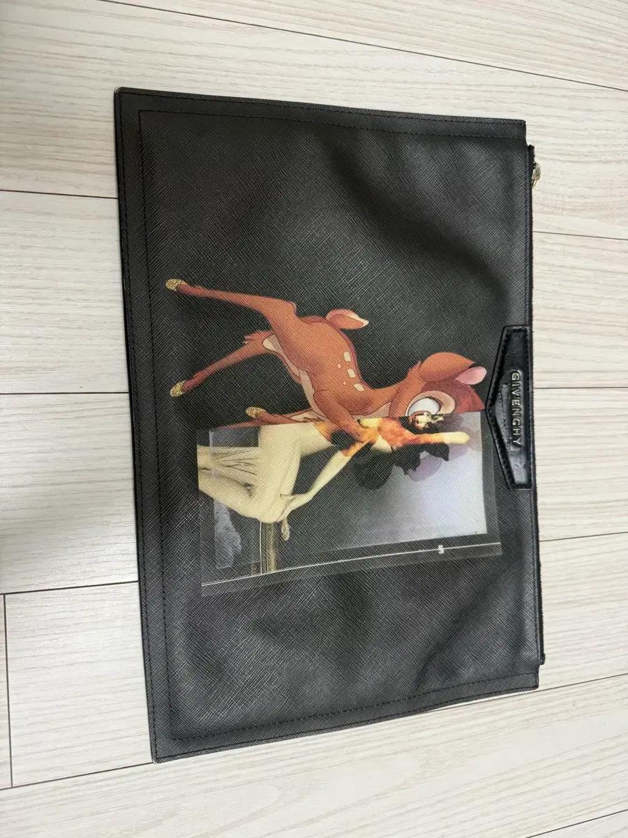 지방시 밤비 클러치 블랙