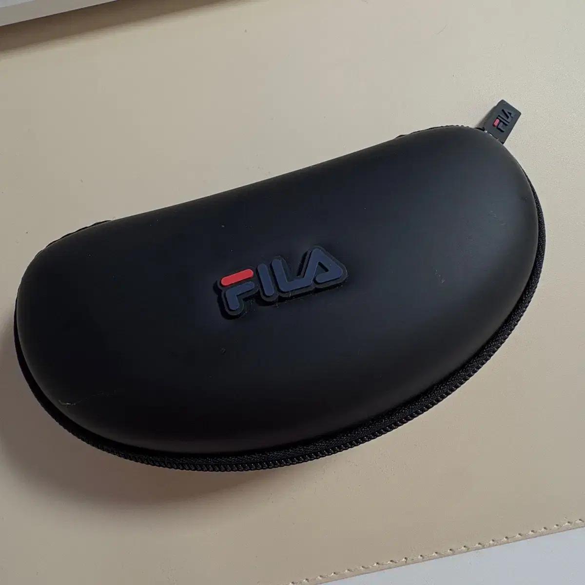 Fila 휠라 선글라스 + 케이스
