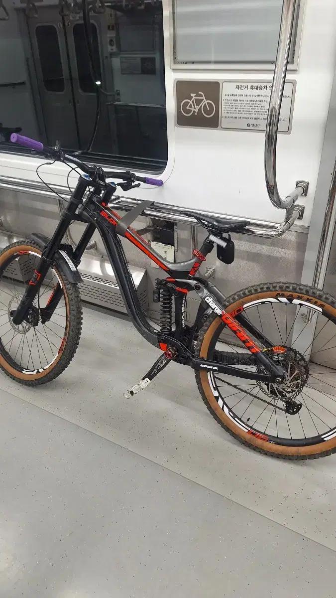 (카본) 자이언트 글로리 (다운힐용) MTB(진짜 쌉 파격 가격내림)