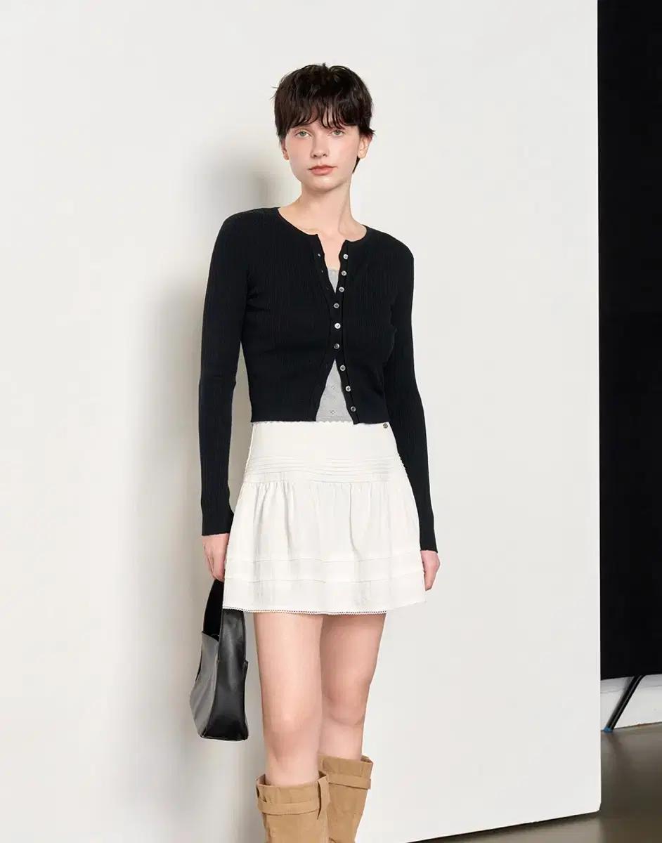 제너럴아이디어 리브드 크롭 가디건 블랙