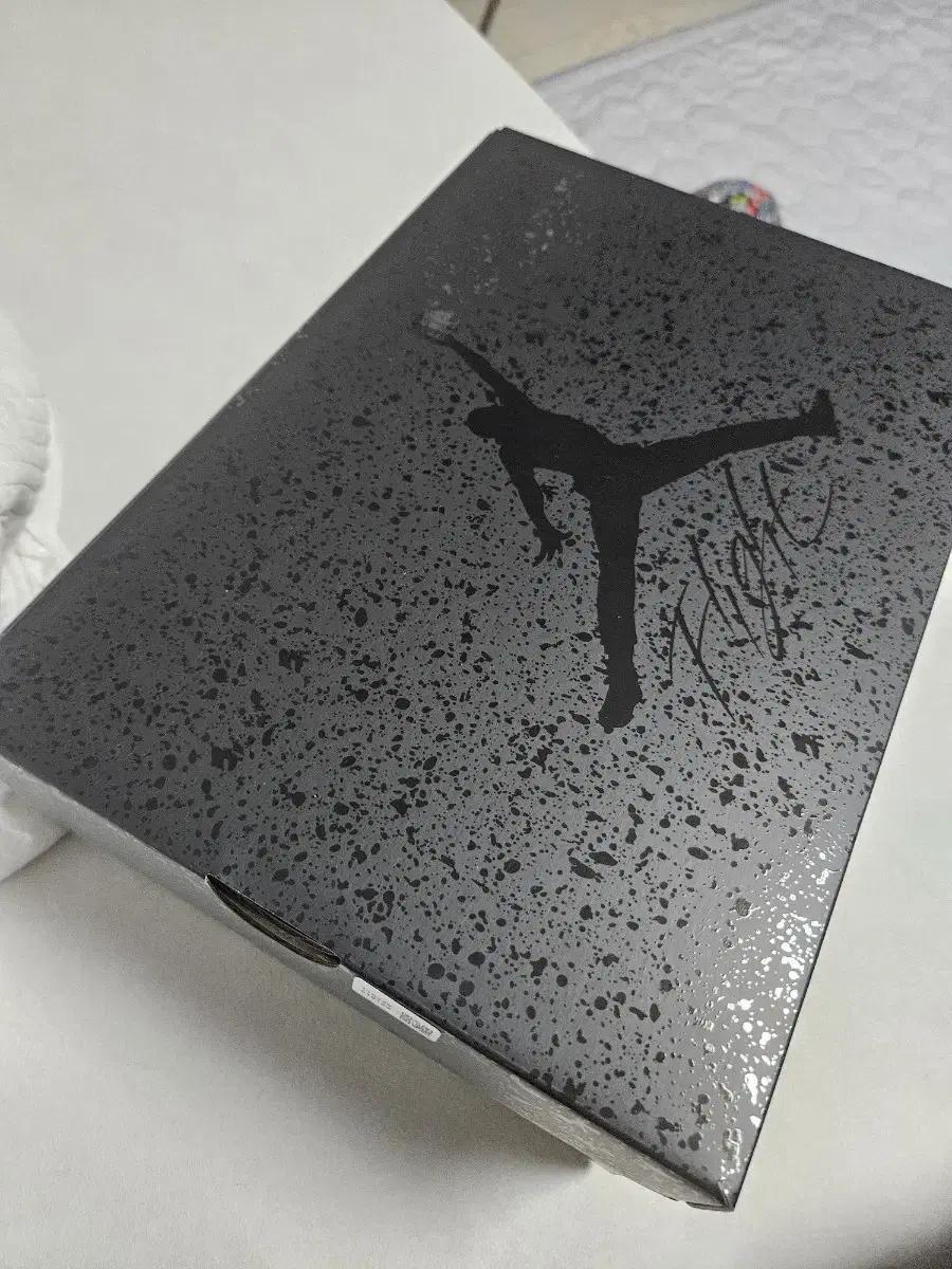 직거래(32.5천)새상품 나이키 에어 조던 4 레트로 블랙캣 260mm