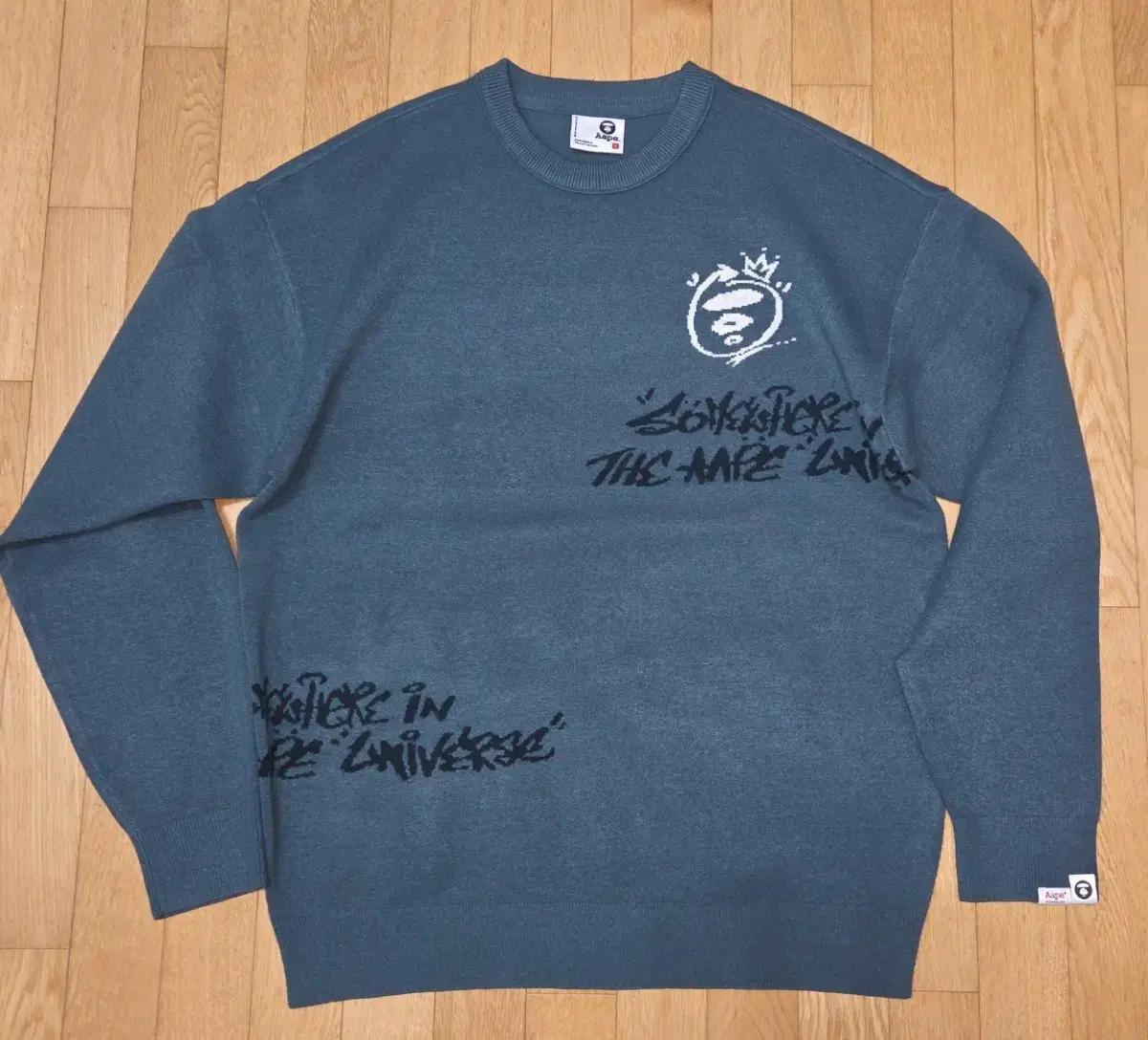 [L] Aape 문페이스 크루넥 니트