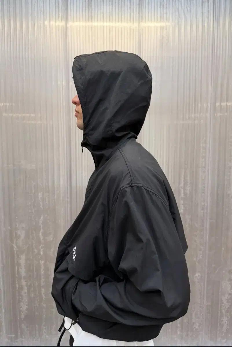 UVU Ultralight Windbreaker Black M size