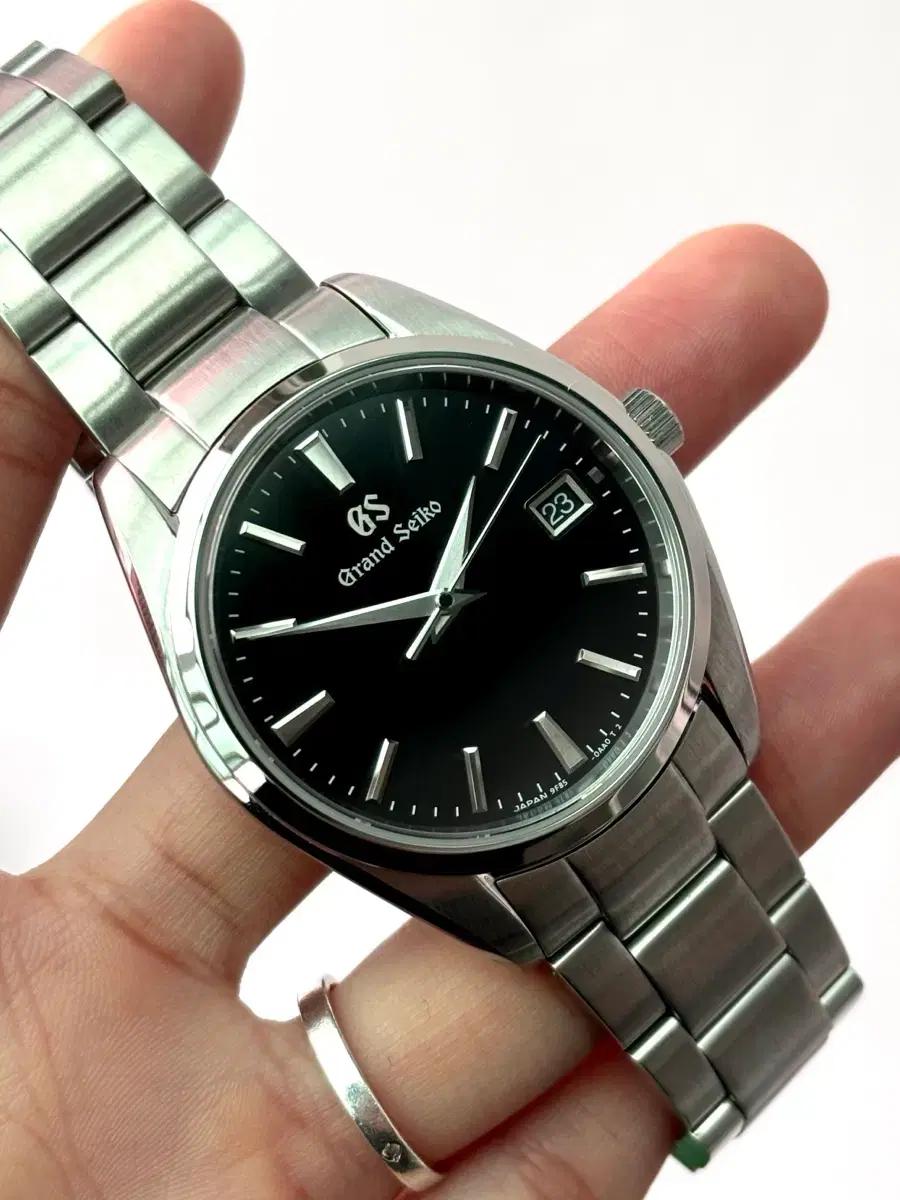 VJ52 블랙 다이얼 쿼츠 시계 (40mm)