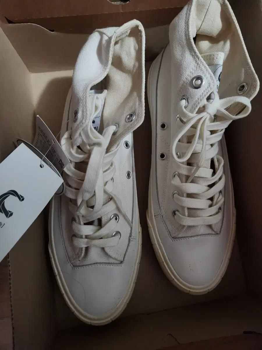 정가 95,000원 스니커즈 265~270 새거