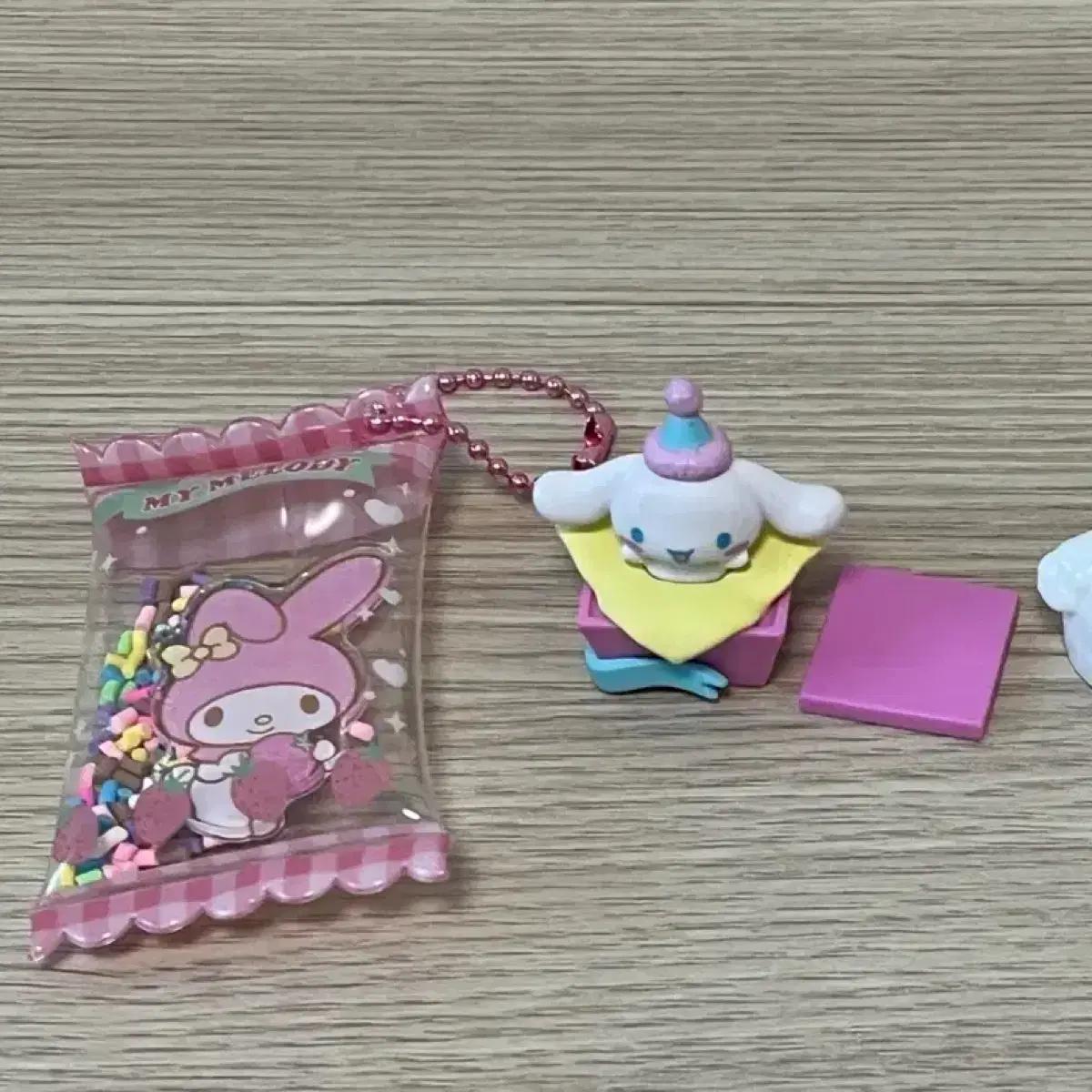 마이멜로디 키링, 시나모롤 가챠, 폼폼푸린 배쓰밤 가챠