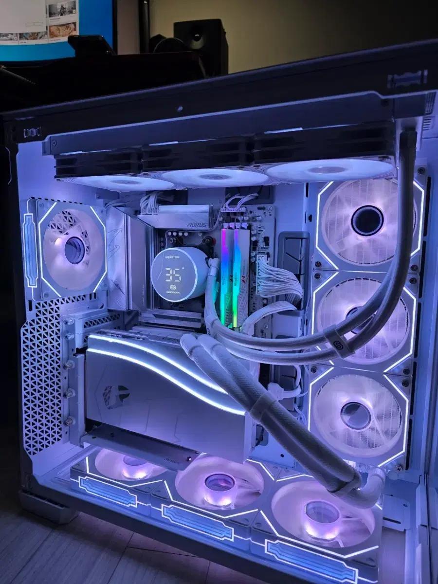 9800X3D 4080 넵튠 화이트감성 본체 팝니다