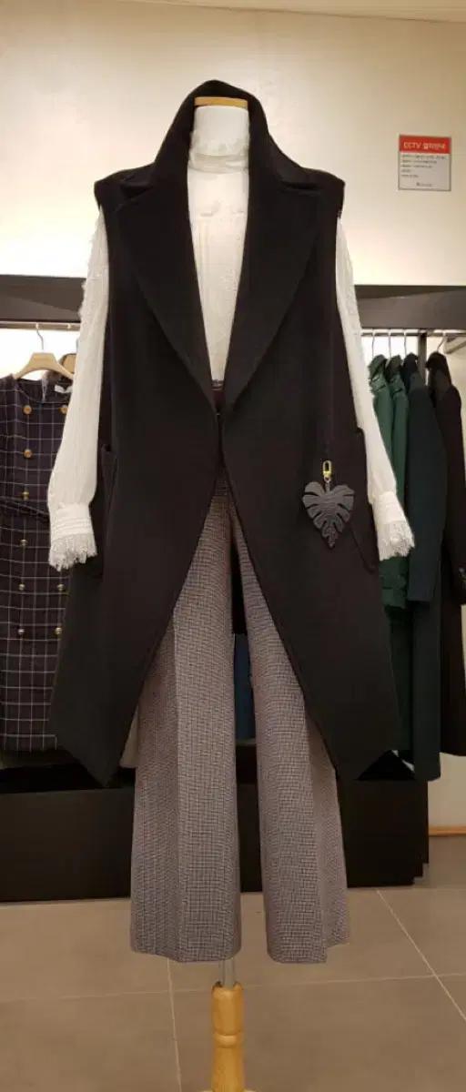 모조에스핀 재킷형 캐시미어 혼방 베스트