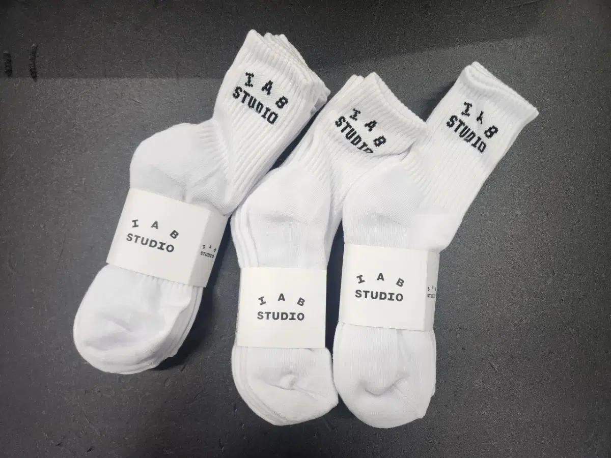 IAB STUDIO 흰색쿠션 양말9족
