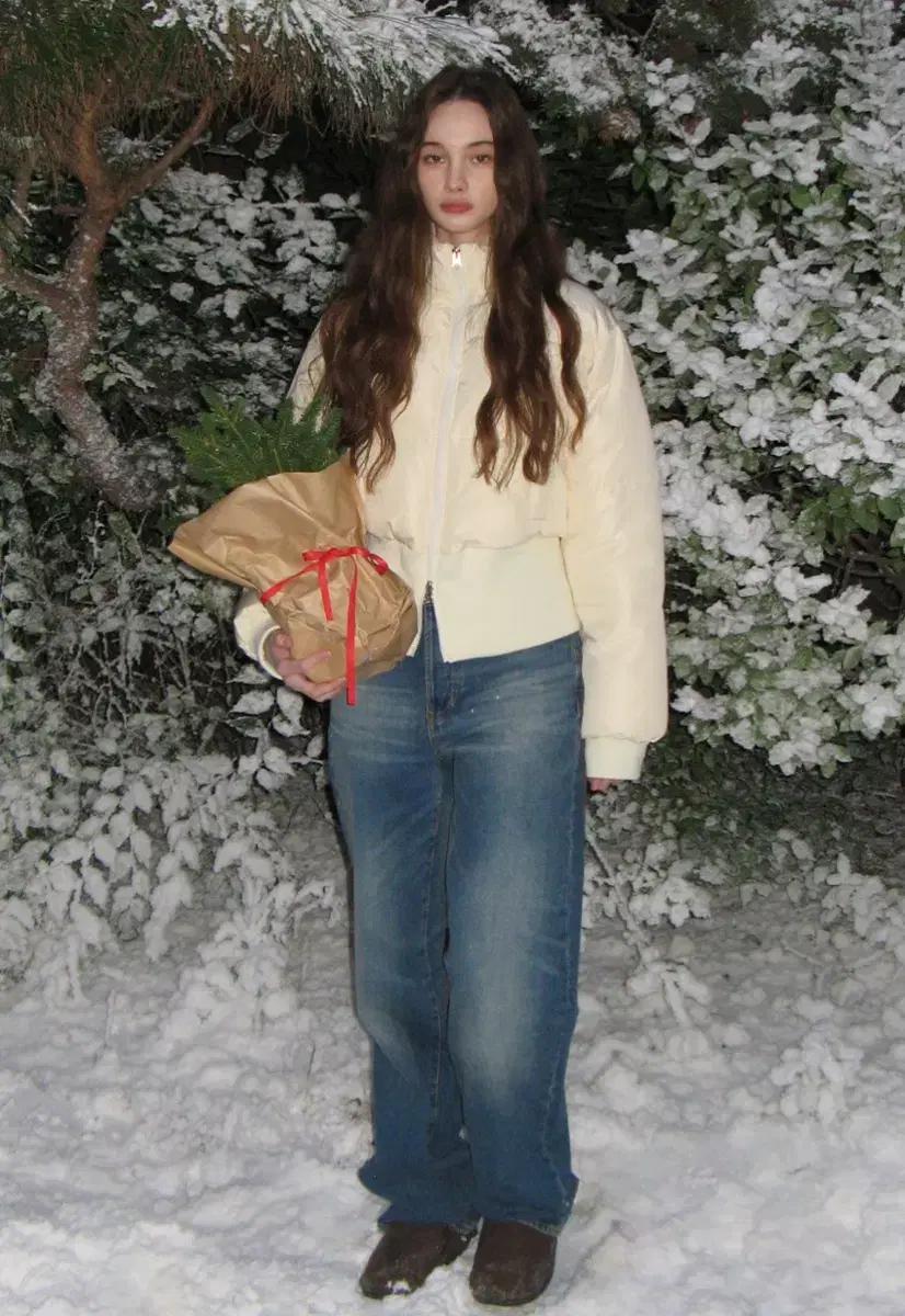 레터프롬문 라인 밴딩 크롭패딩 아이보리 새제품