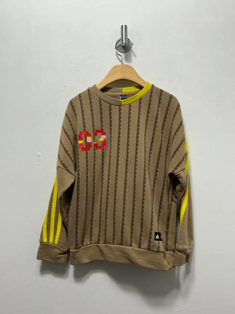 아디다스 브라운 스트라이프 키즈 맨투맨 130사이즈