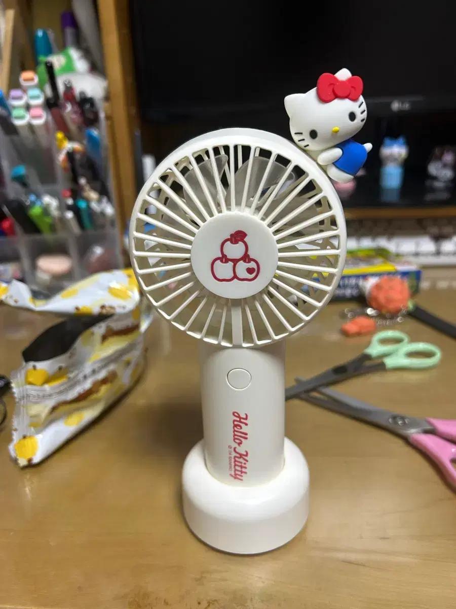 헬로키티 휴대용 미니 선풍기 화이트