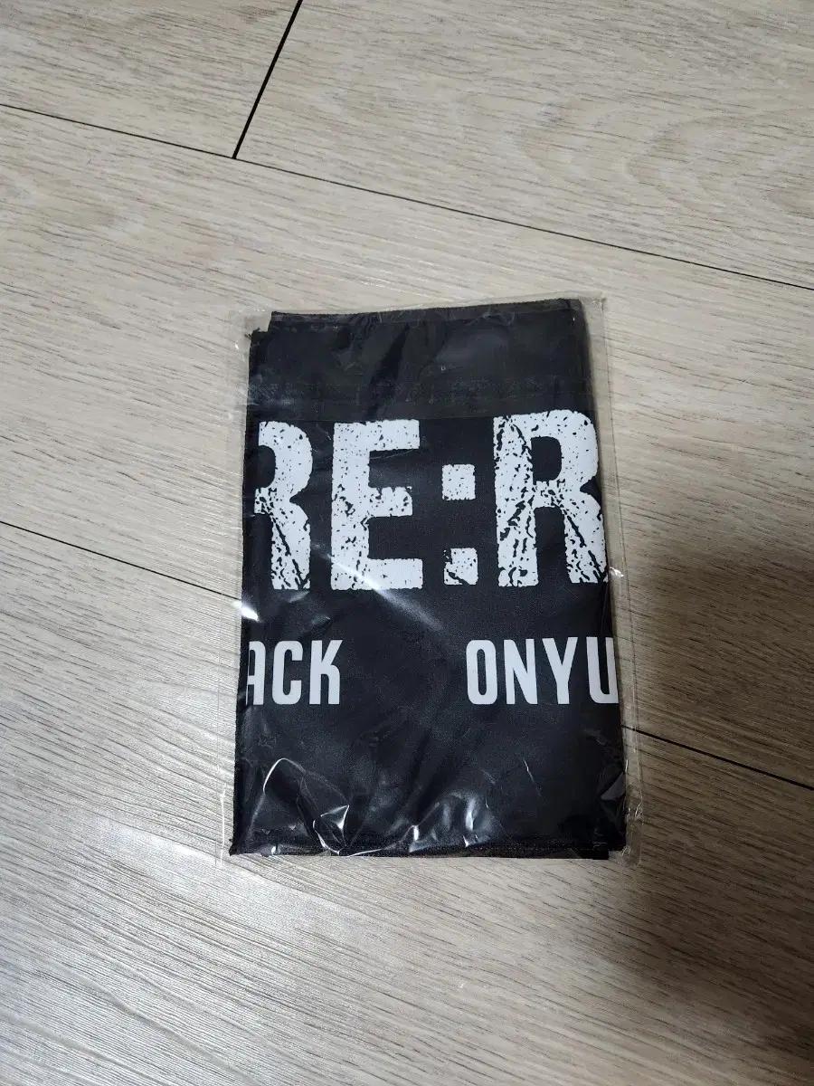 리레볼루션 슬로건 미개봉