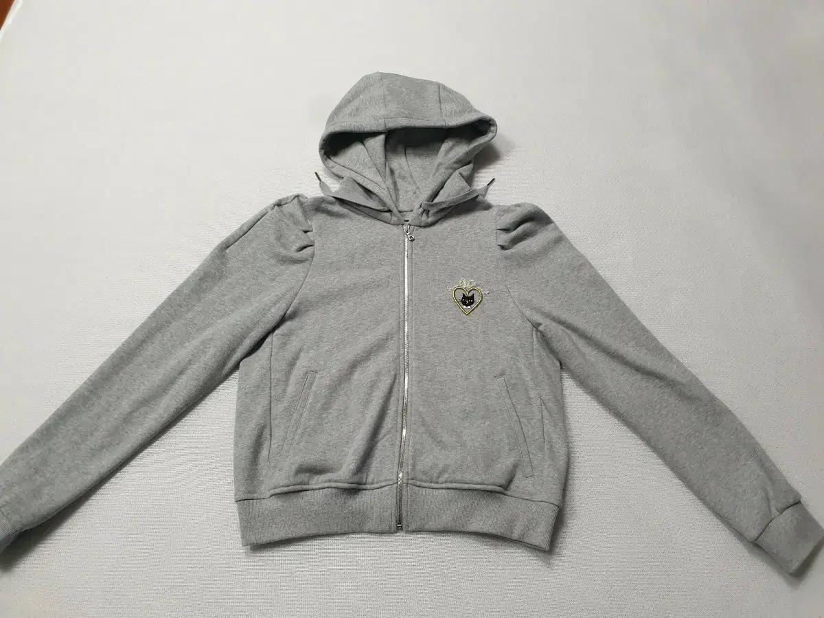 THE STORE 한섬 하트 고양이 자수 후드집업 여성85