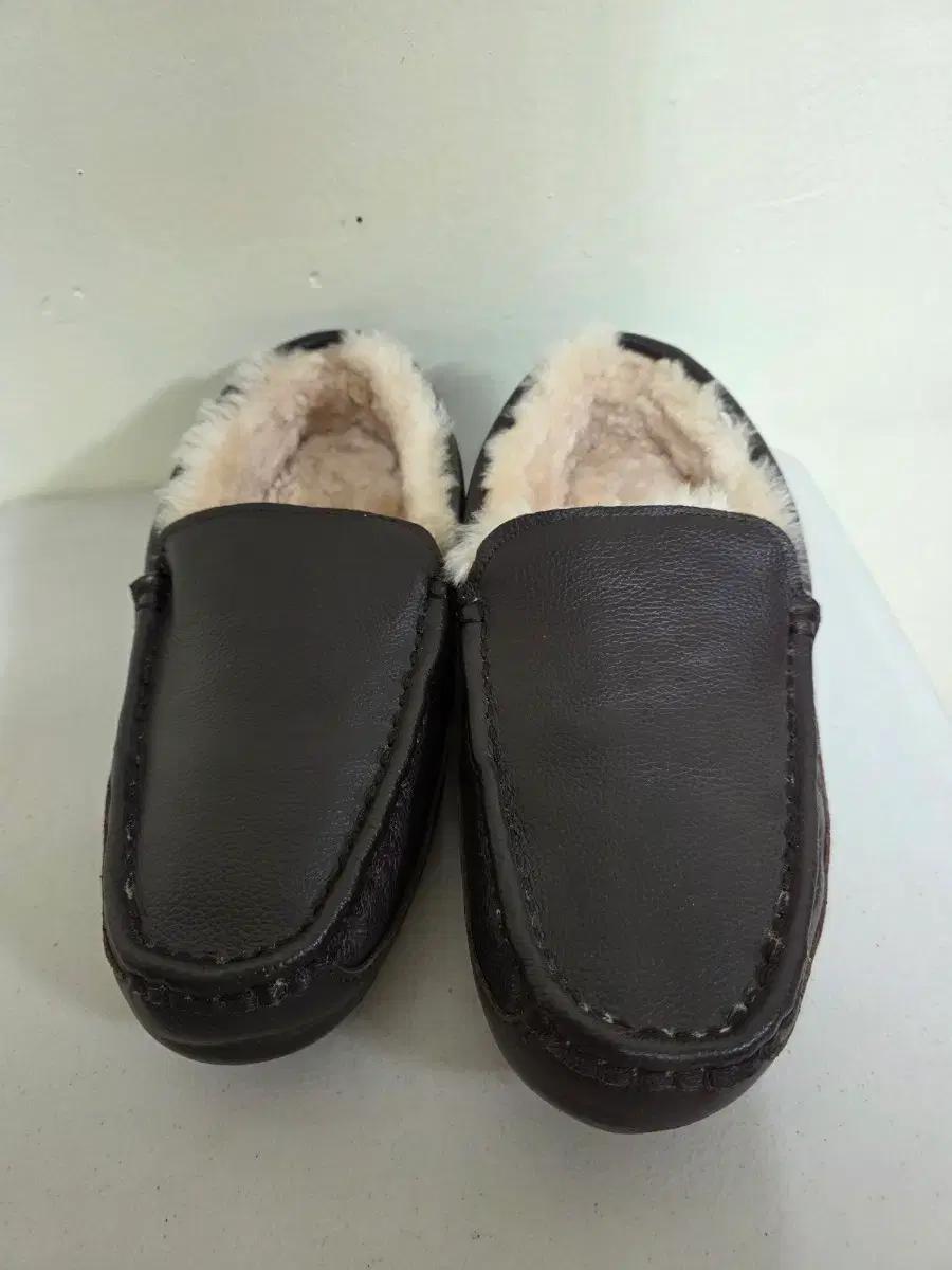 UGG가죽양 털 안감 브라운.251222
