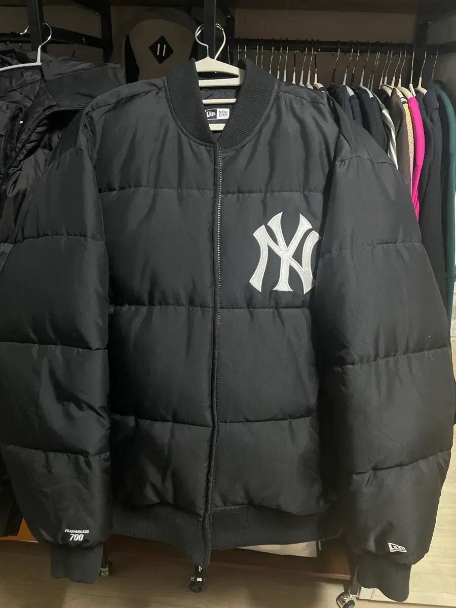 뉴에라 NY 700 필파워 패딩 블랙