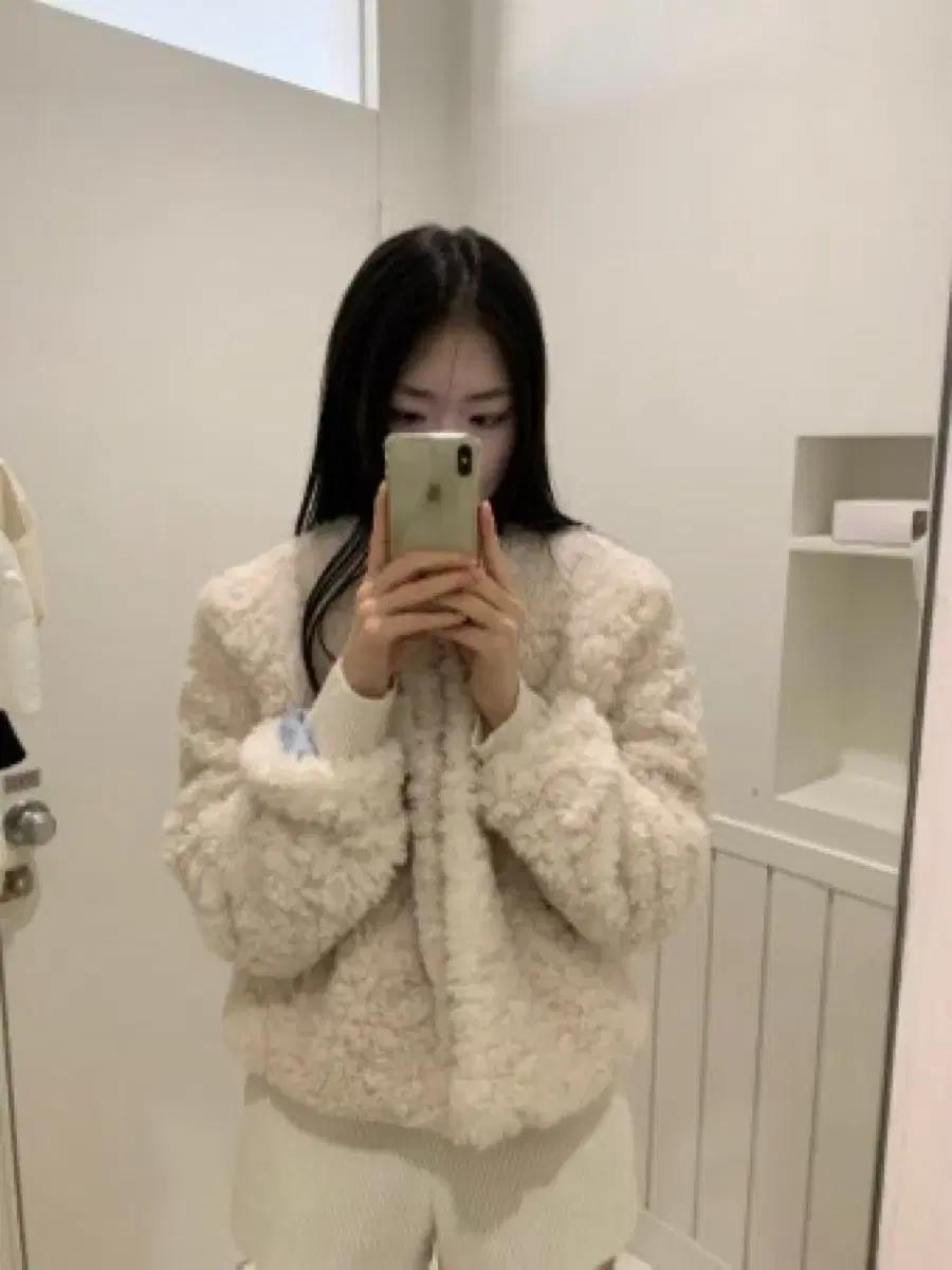 타낫 누아 퍼자켓 구해요