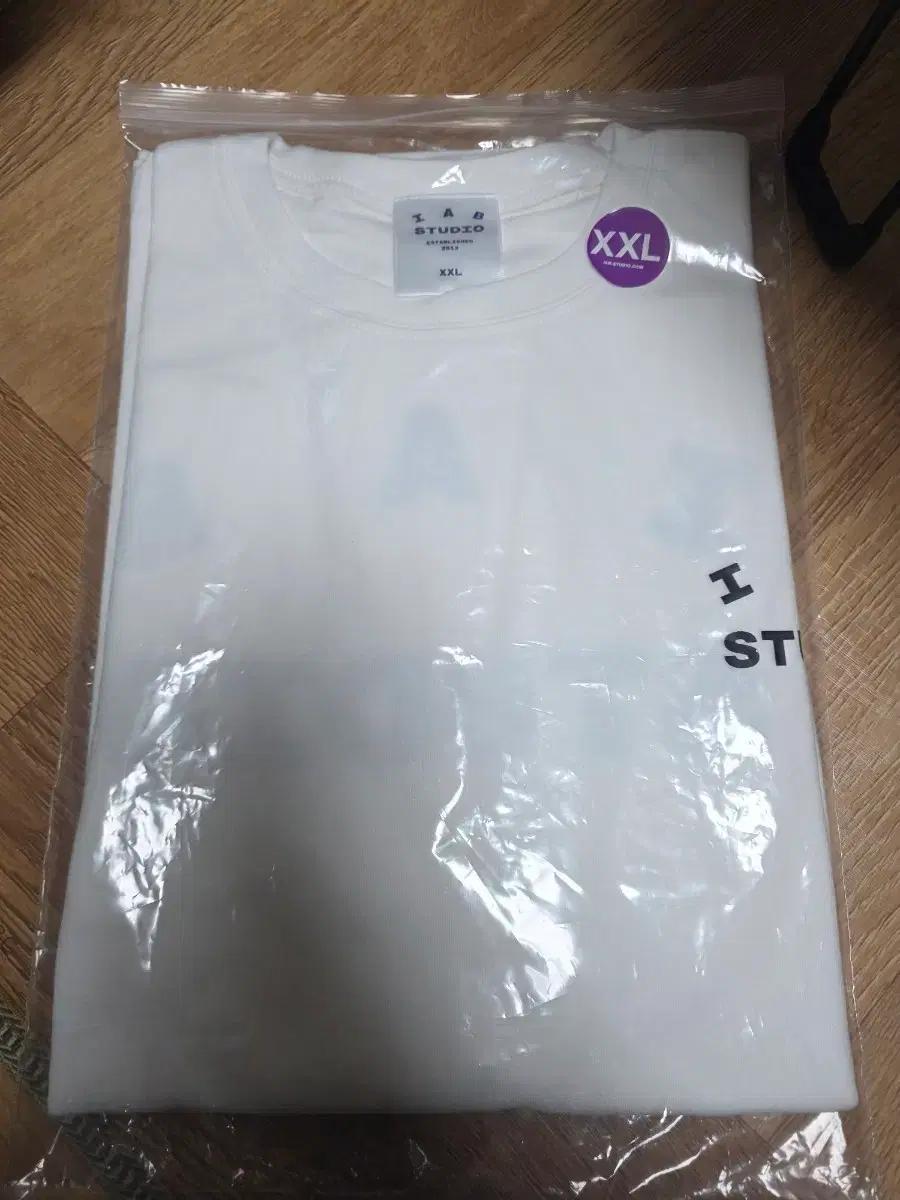 IAB STUDIO 흰색 반팔 티셔츠 XXL 아이앱 새상품
