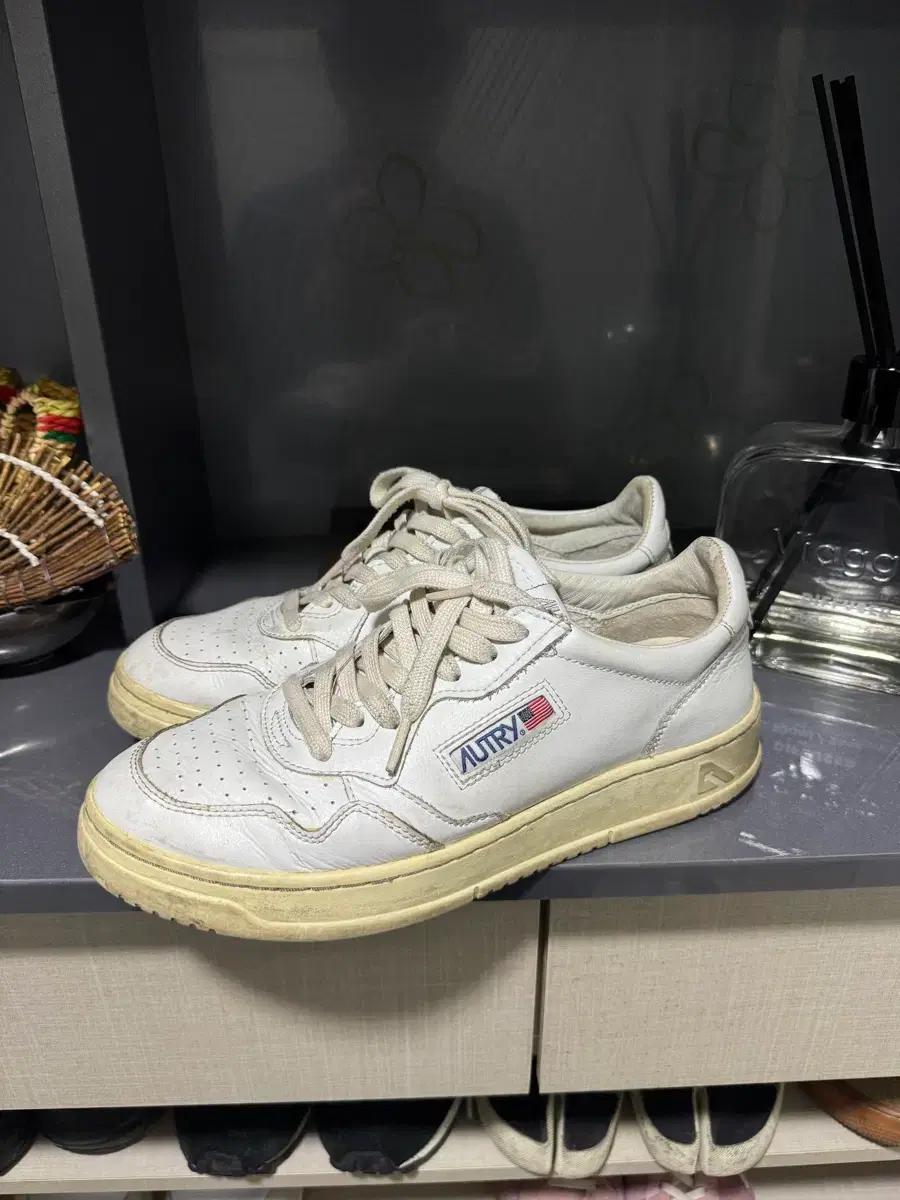 오트리 메달리스트 화이트 스니커즈 270mm