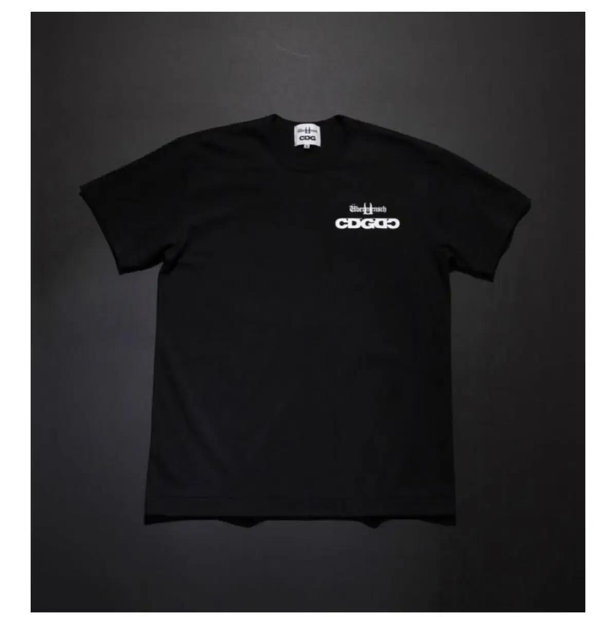 [CDGDC] 꼼데가르송 지디 콜라보 블랙 반팔 티셔츠 L 새상품