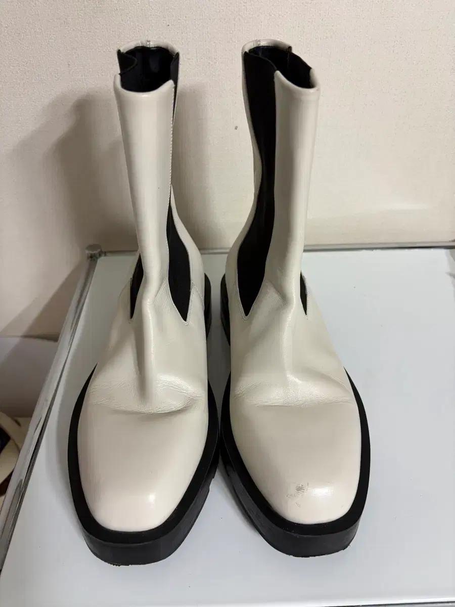 지방시 GIVENCHY 스퀘어 토 가죽 첼시부츠 38사이즈