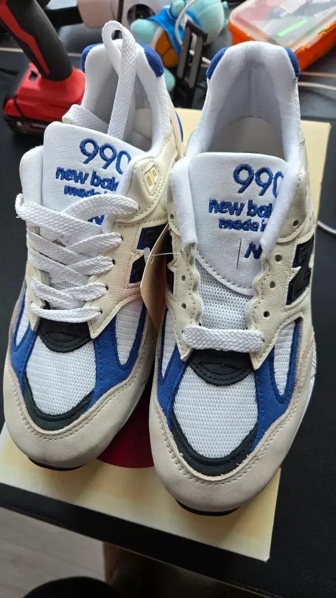 뉴발란스 990v2 화이트블루 240mm