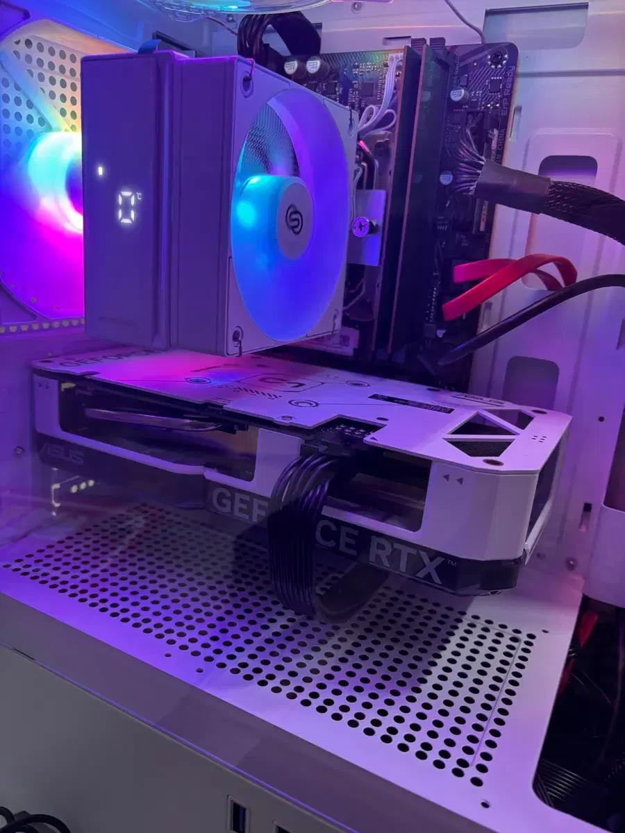 Rtx4060탑재된 컴퓨터하고 27인치 fhd 180hz 팝니다