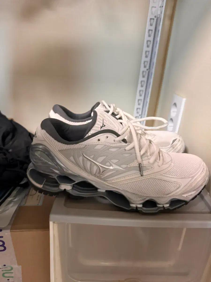 미즈노 웨이브 프로페시 운동화 화이트 (280)