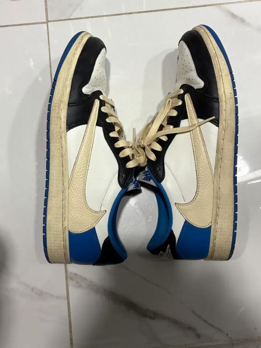 조던1  트래비스 스캇 프라그먼트 270