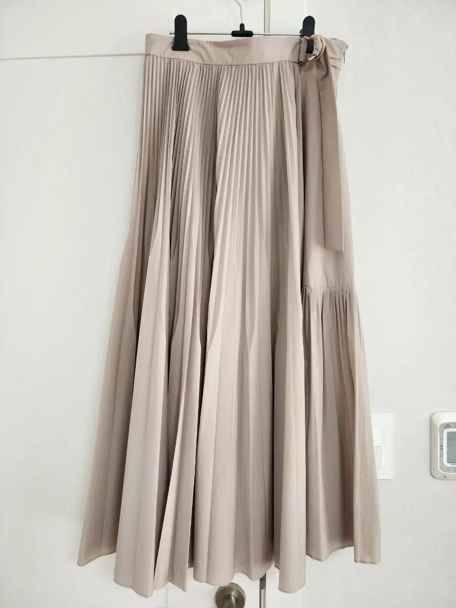 미샤 베이지색 핀턱 롱 스커트