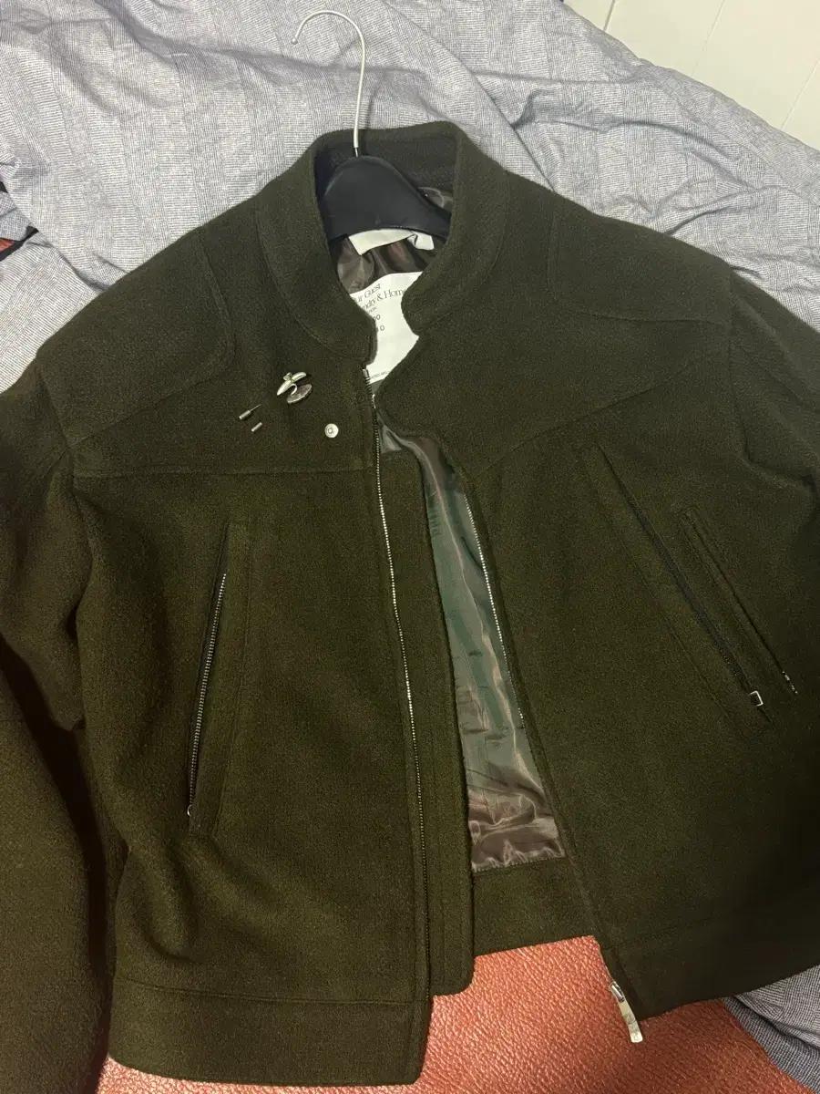 Yiyae 자켓 L + stu 바나나브로치 포함(5만원돈) 핵급처