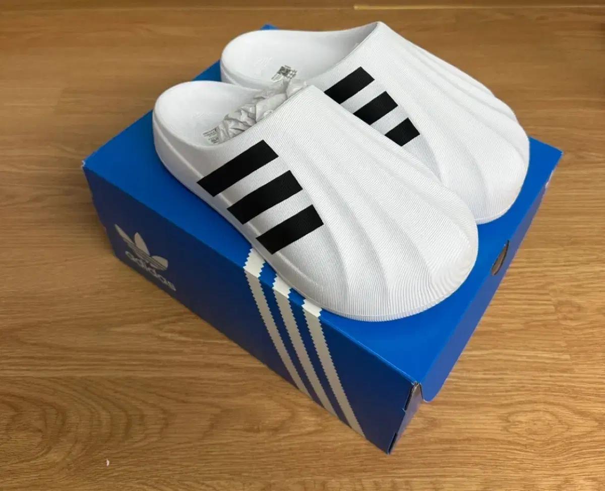 (새상품) 아디다스 아디폼 슈퍼스타 뮬 화이트 265