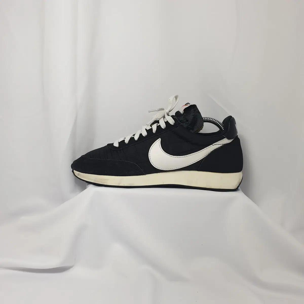 빈티지하서 265 나이키 테일윈드 79 블랙 스니커즈