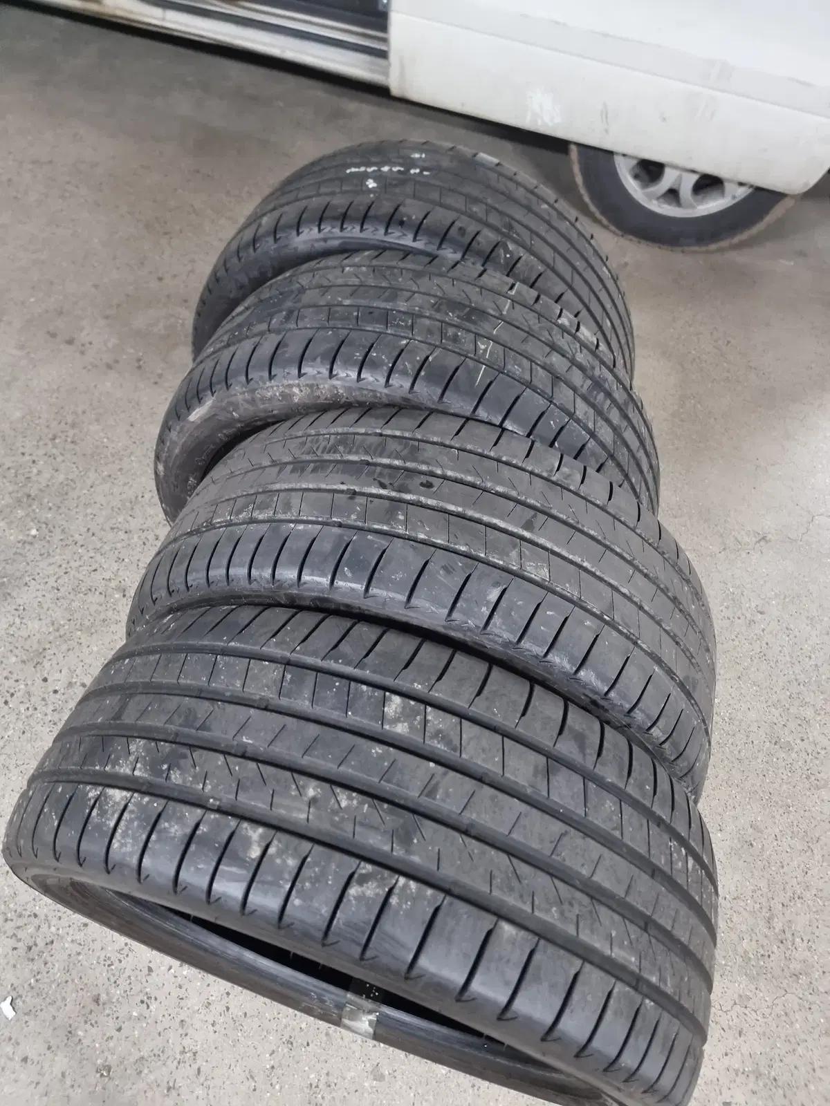 265 45 21 4짝 브릿지스톤 알렌자 중고 타이어