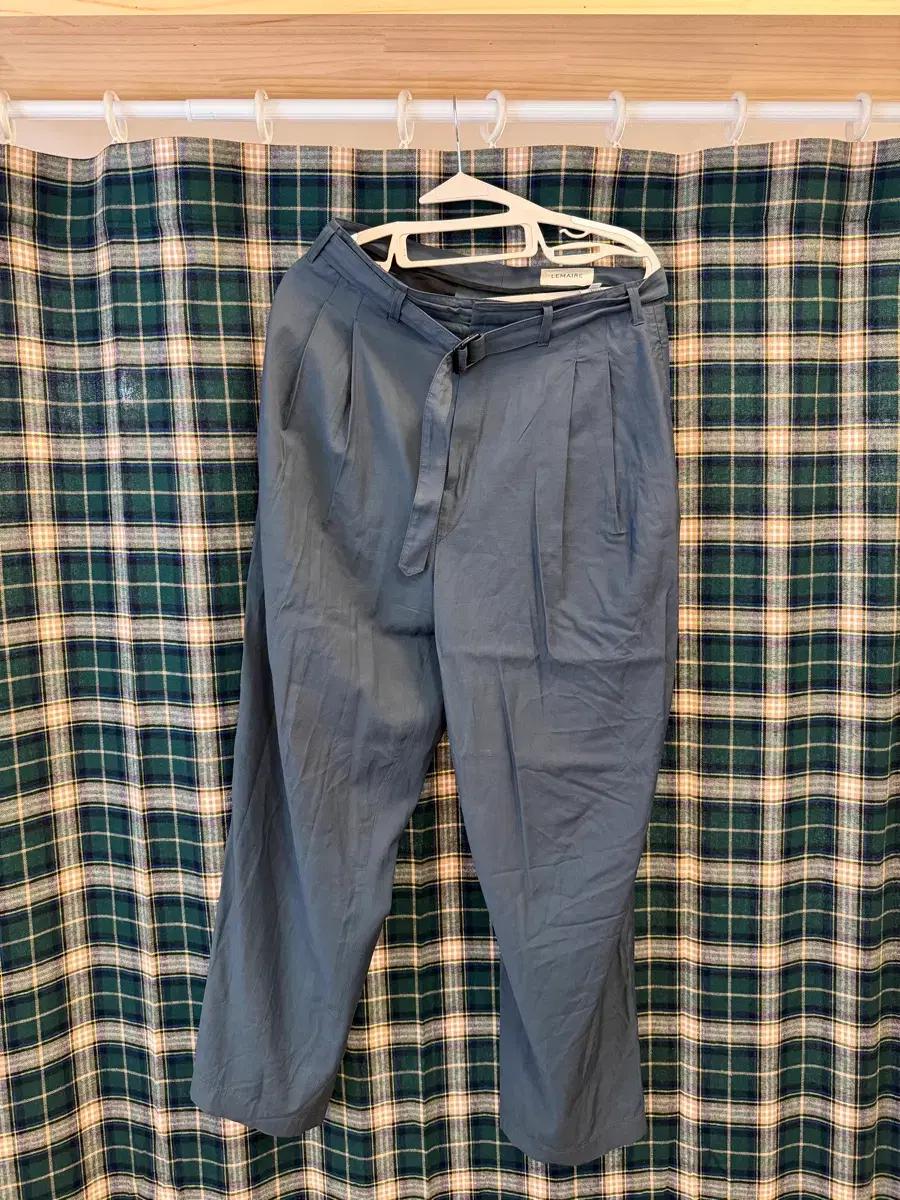 르메르 BELTED PLEAT PANTS
