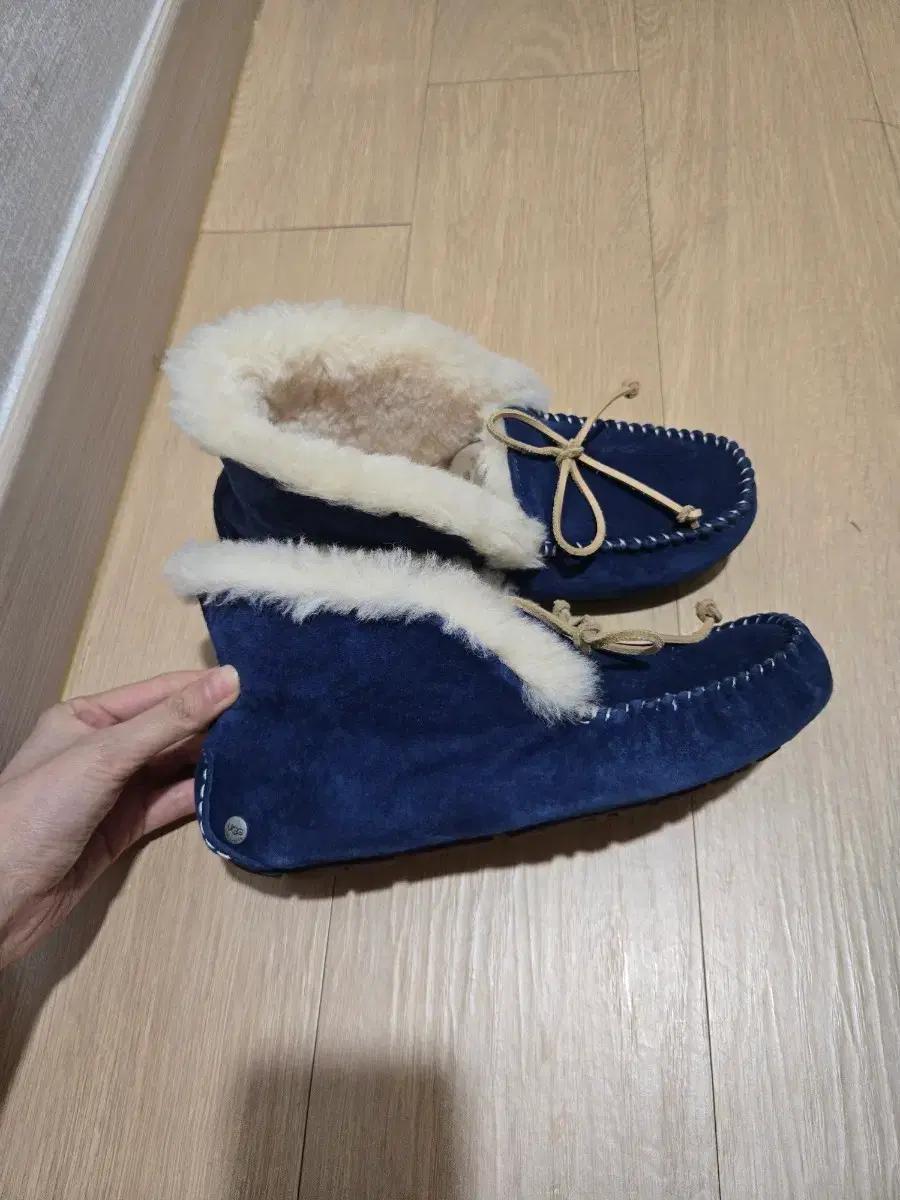 UGG 어그 알레나 모카신 블루 230 새상품 풀박스