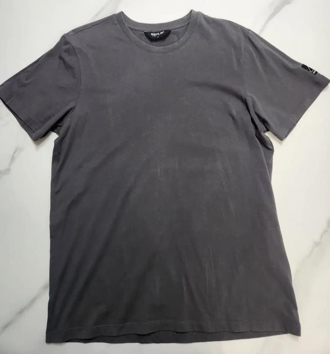 제너럴아이디어 차콜 반팔 티셔츠