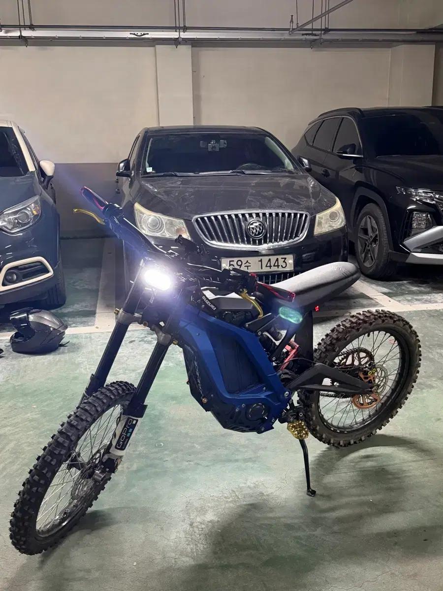 써론 라이트비 x 2023년식