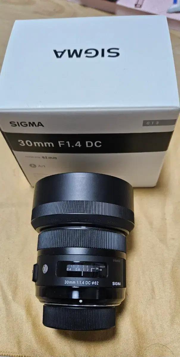 시그마 아트 30mm F1.4 DC 렌즈