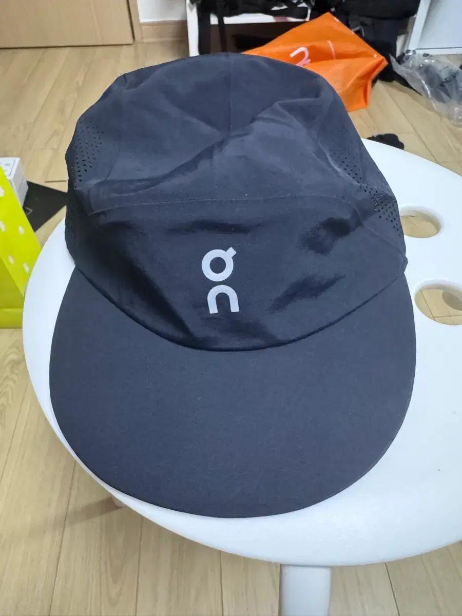 On Running 온러닝 블랙 볼캡 모자