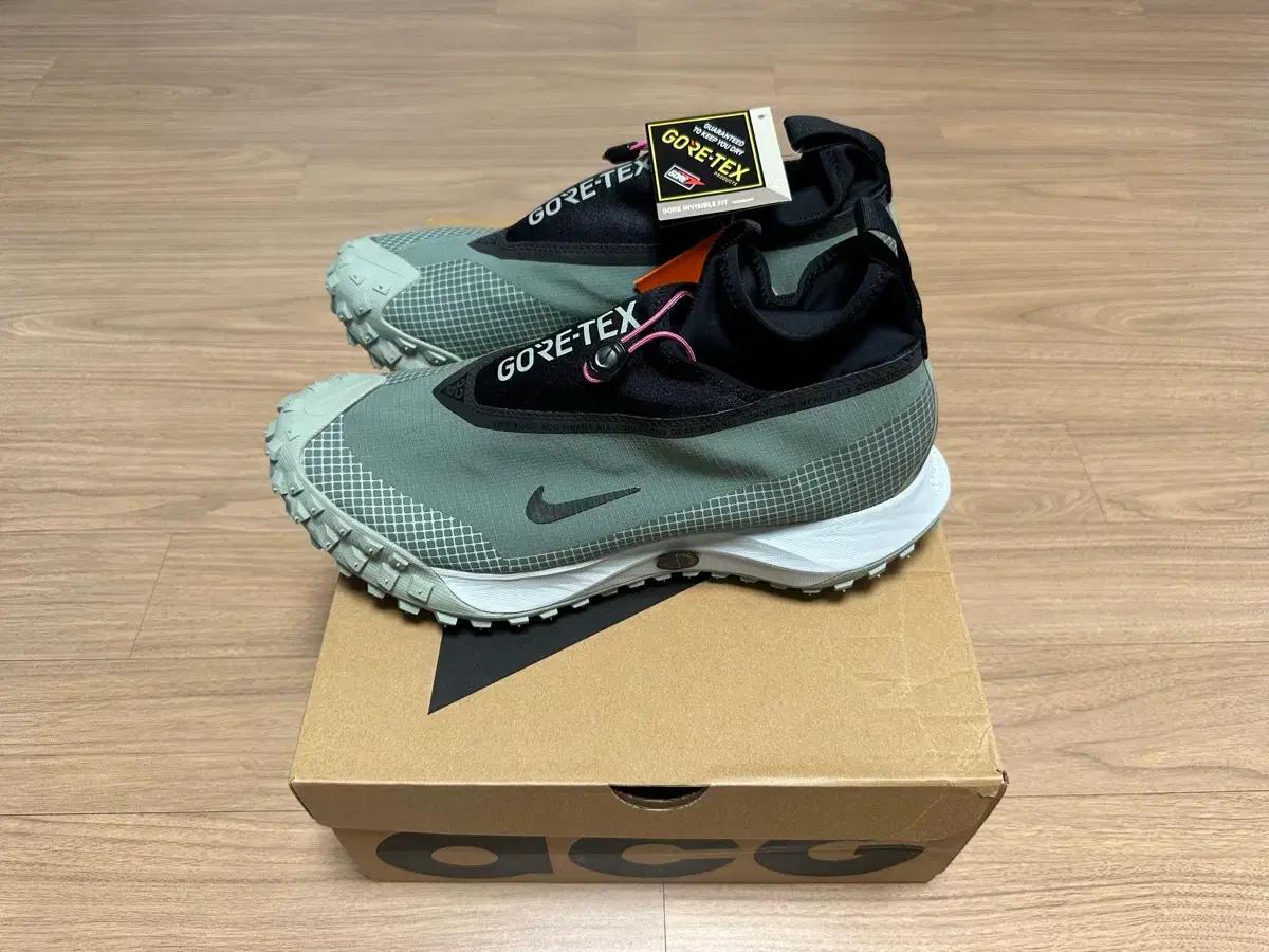 290 나이키 ACG 마운틴플라이 고어텍스 클레이 그린 카키 올리브