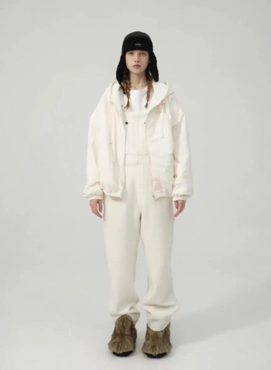 더바넷 스너글 후드집업 아이보리