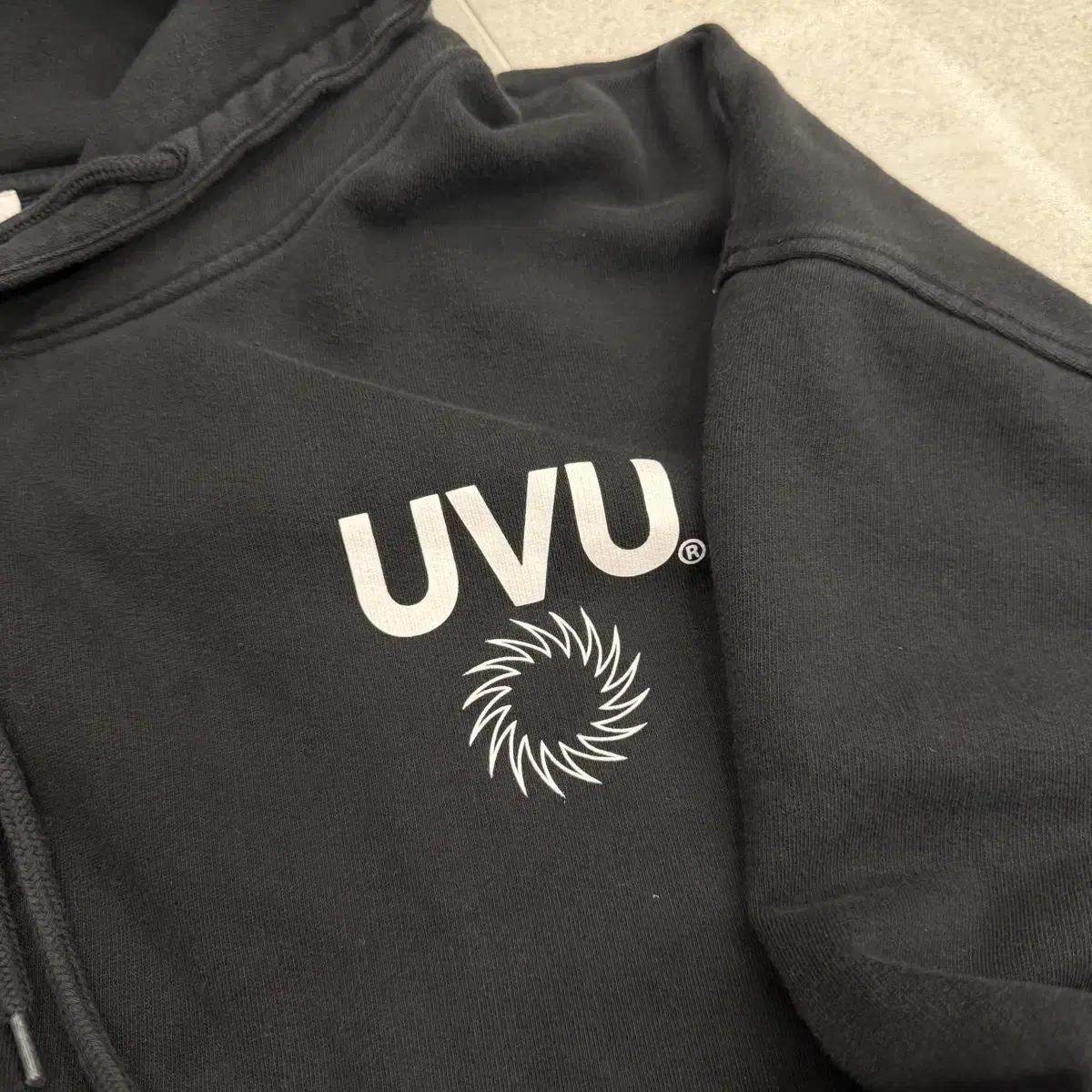 [2XL] UVU 인시그니아 후드티 블랙