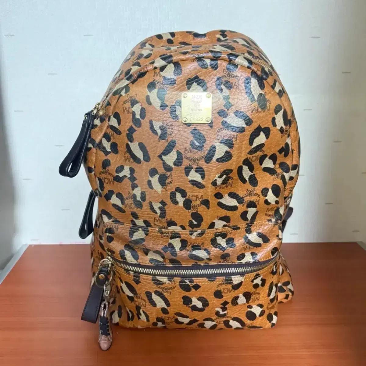 MCM 레오파드 브라운 백팩
