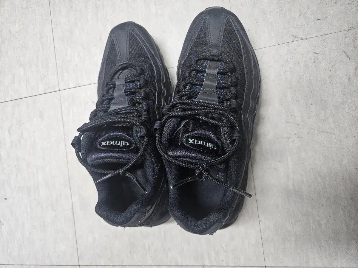 나이키 에어맥스에센셜 95 올블랙 265