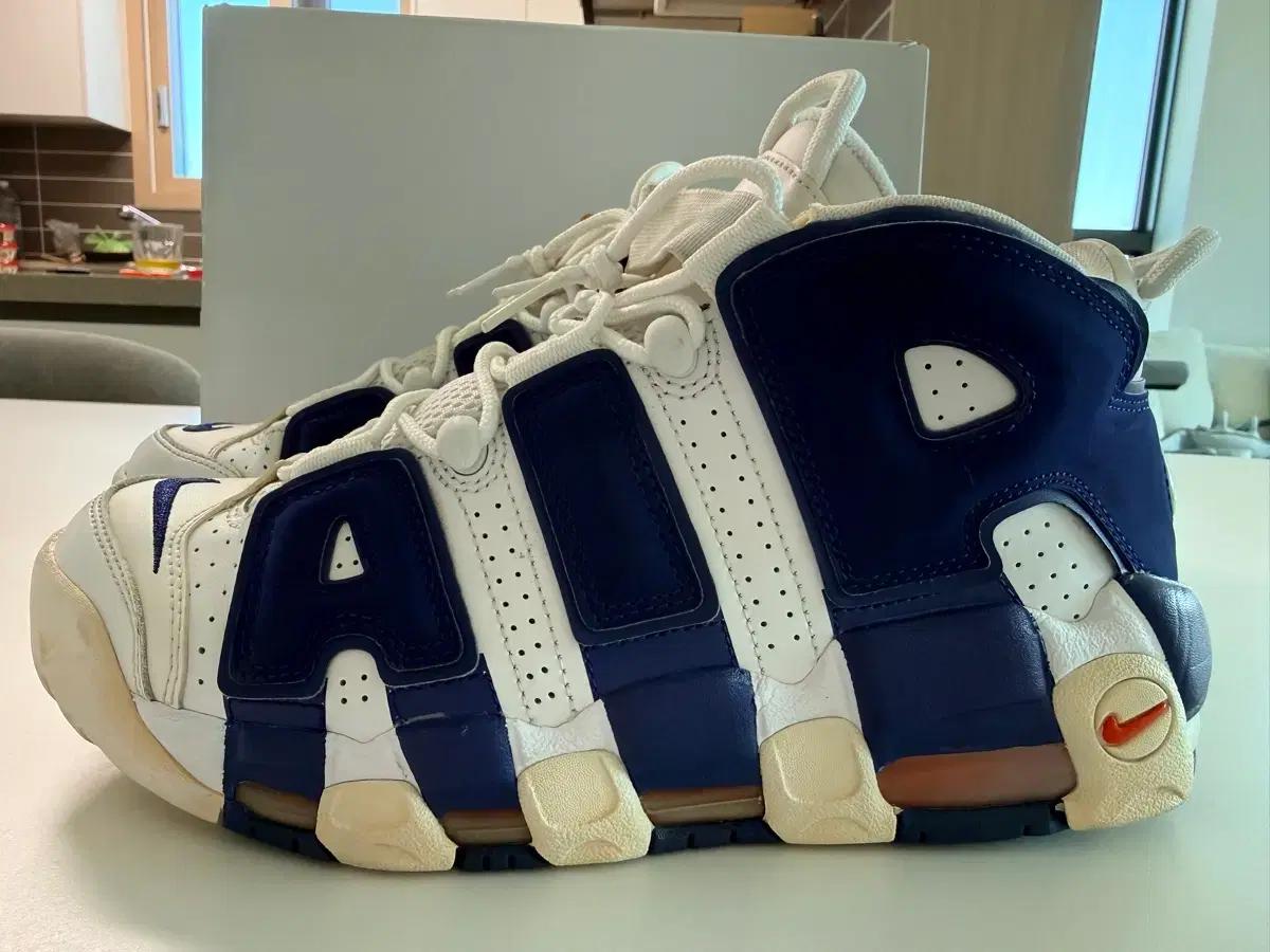 나이키 업템포 뉴욕닉스 한정판 265