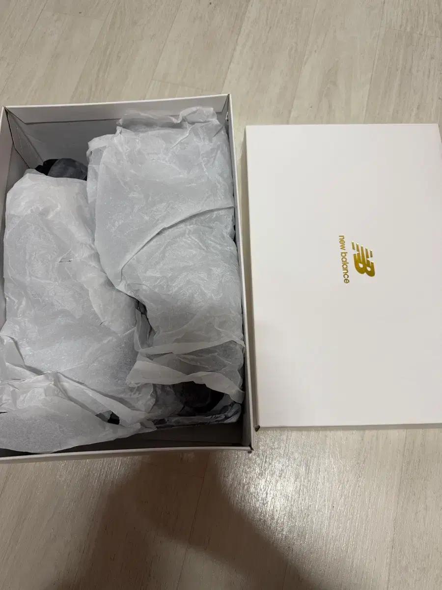 뉴발란스 자운드 2002R 고어텍스 팝니다 (275, 차콜)